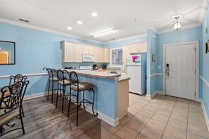 Fridge, microwave, oven, stovetop - Ground Floor 2BR Near Golf & Beach (Myrtle Beach)