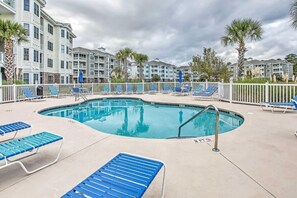 Pool - Ground Floor 2BR Near Golf & Beach (Myrtle Beach)