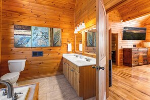 Hair dryer, towels, soap, shampoo - New Cabin! Family Fun - 6 BR - Smoky Mountains Views, Hot Tub, Arcades (Gatlinburg)