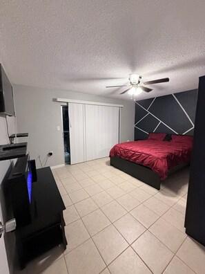 3 bedrooms, iron/ironing board, WiFi, bed sheets - Lovely full home near Tampa, beaches, Weeki Wachee, Tarpon Springs,& Clearwater (Port Richey)