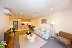 TV - Stylish Manchester Street City Stay (Christchurch)