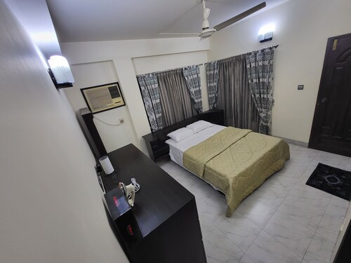Modern 2BR in Elite DOHS Baridhara – Secure, Quiet & Stylish