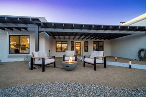 Terrace/patio - Splashpad & Patio Bar | Pool • Spa  | Near Marina (Lake Havasu City)