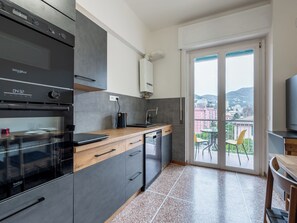 Fridge, microwave, oven, dishwasher - Apartment Jana by Interhome (Genova)