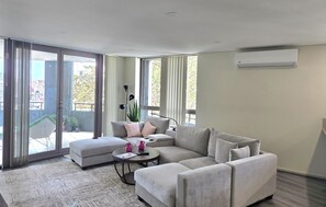 Living area - Wollongong CBD Apartment | Free Parking | 1-Min Station | Heated Pool (Wollongong)