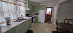 Private kitchen - Cozy cottage in the Berkshires (PITTSFIELD)