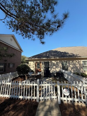Terrace/patio - 3-bedroom townhome in brilliant Pooler with cool AC (Pooler)