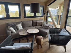 Chalet | Living room - Superior Chalet With Sauna & Hot Tub (Stadl-Predlitz)