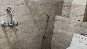 Deluxe Double Room | Bathroom