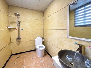 Comfort-Doppel- oder -Zweibettzimmer, Veranda, Hügelblick | Badezimmer