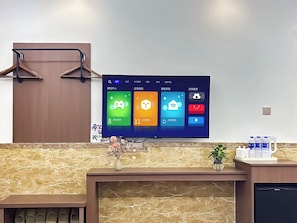 Standard-Dreibettzimmer, Veranda, Blick auf den Innenhof | Innenbereich