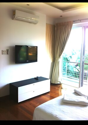 3 bedrooms, iron/ironing board, WiFi, bed sheets - 3-bedroom Pool Villa in lovely Tambon Kamala with cool AC (Tambon Kamala)