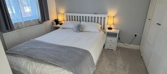 Lovely Cottage- Comfy & Modern Amenities. Village Location & Pub Nearby.