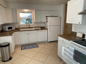 Private kitchen - Family Arcade House in Katy (Katy)
