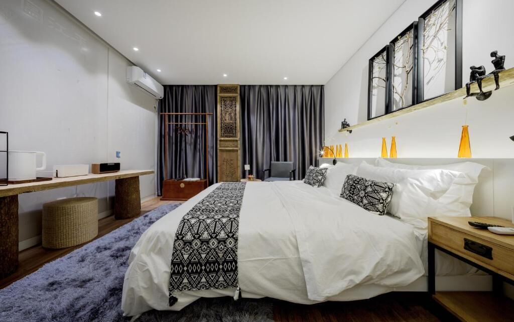 Estudi clàssic, balcó, vistes a la ciutat