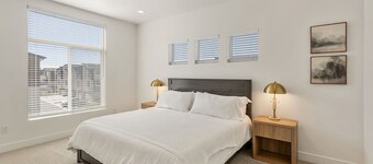 Foothill Flat | Brand New | Garage | Near Ski Canyons