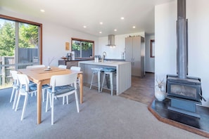 Fridge, microwave, stovetop, dishwasher - Pohara's Beachside Bliss (Pōhara)