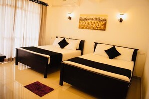 Habitación cuádruple Deluxe, balcón, vistas a la montaña