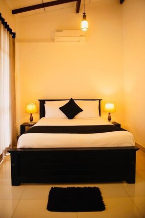 Room - 49 Ella (Ella)