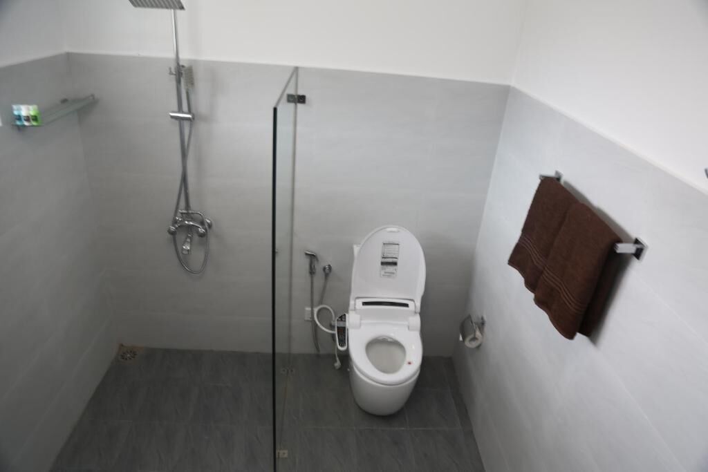 Deluxe-Vierbettzimmer, Balkon, Bergblick | Badezimmer