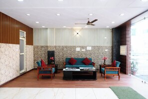 Área de estar no saguão