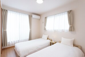 家庭獨棟房屋, 4 間臥室 | 遮光布/窗簾、免費無線上網、床單