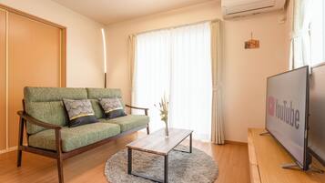 Family House, 4 Bedrooms | Living area