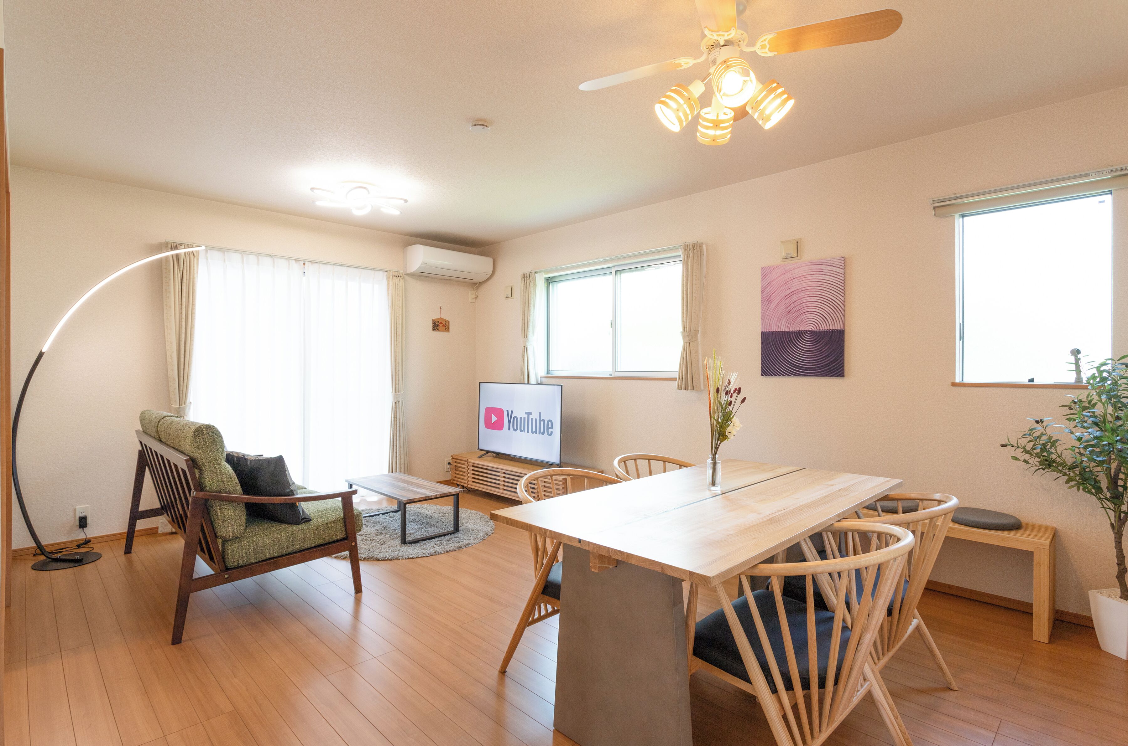 Family House, 4 Bedrooms | In-room dining