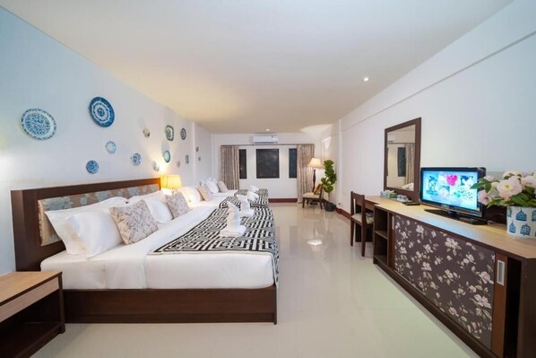 Classic Studio, Balcony, City View