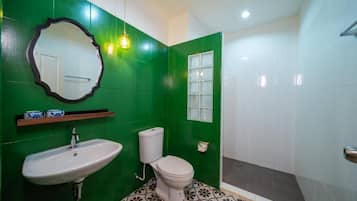 Classic Studio, Balcony, City View | Bathroom