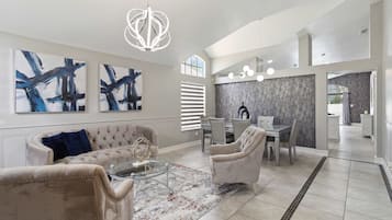 Design-talo, 4 makuuhuonetta, lanai | Sisätilat