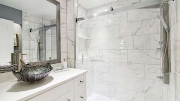 Design House, 4 Bedrooms, Lanai | Bathroom