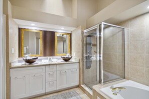 Hus Design - 4 sovrum - lanai | Badrum