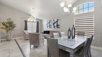 Design House, 4 Bedrooms, Lanai | Dining