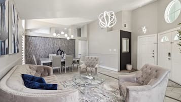 Design House, 4 Bedrooms, Lanai | Interior