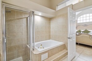 Hus Design - 4 sovrum - lanai | Badrum