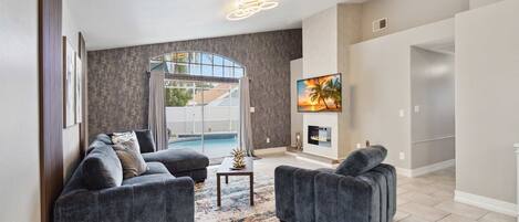 Design House, 4 Bedrooms, Lanai | Living area