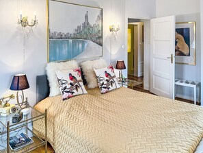 4 Schlafzimmer, Schreibtisch, Internetzugang