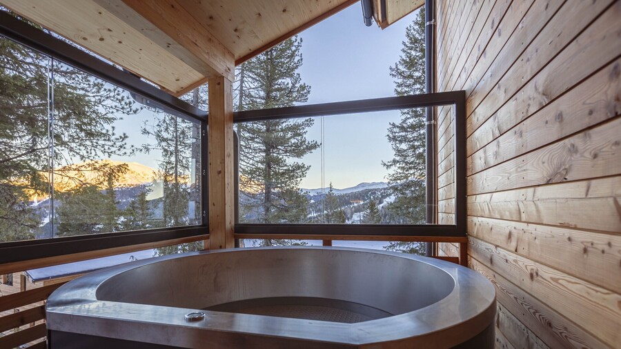 Superior Chalet With Sauna & Hot Tub