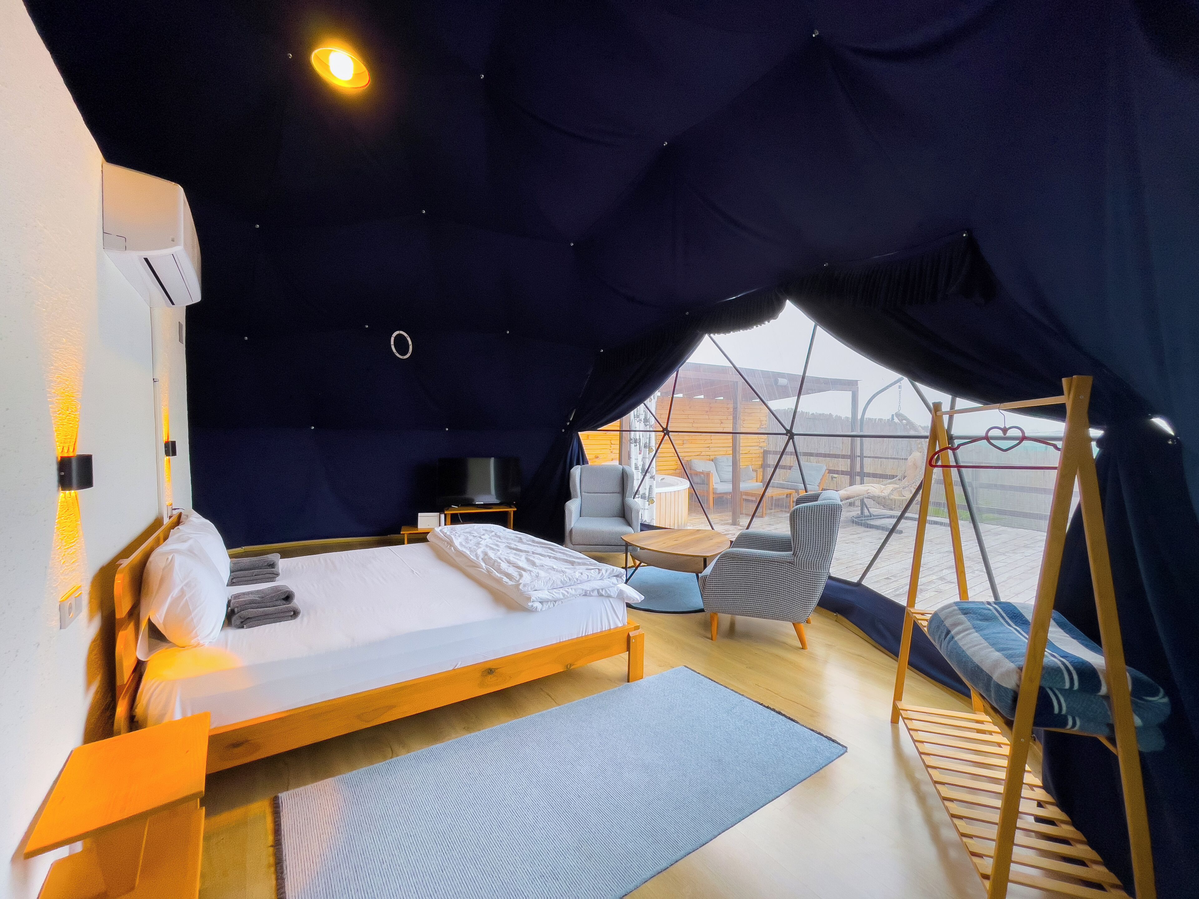 Economy-telttamajoitus, tupakointi kielletty