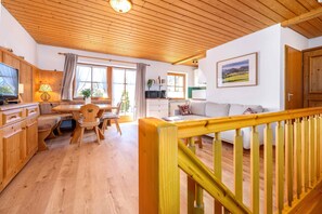 TV - Vacation apartment BergAusZeit (Reit im Winkl)