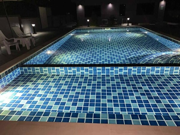 Quarto casal ou duplo standard, sacada | Piscina