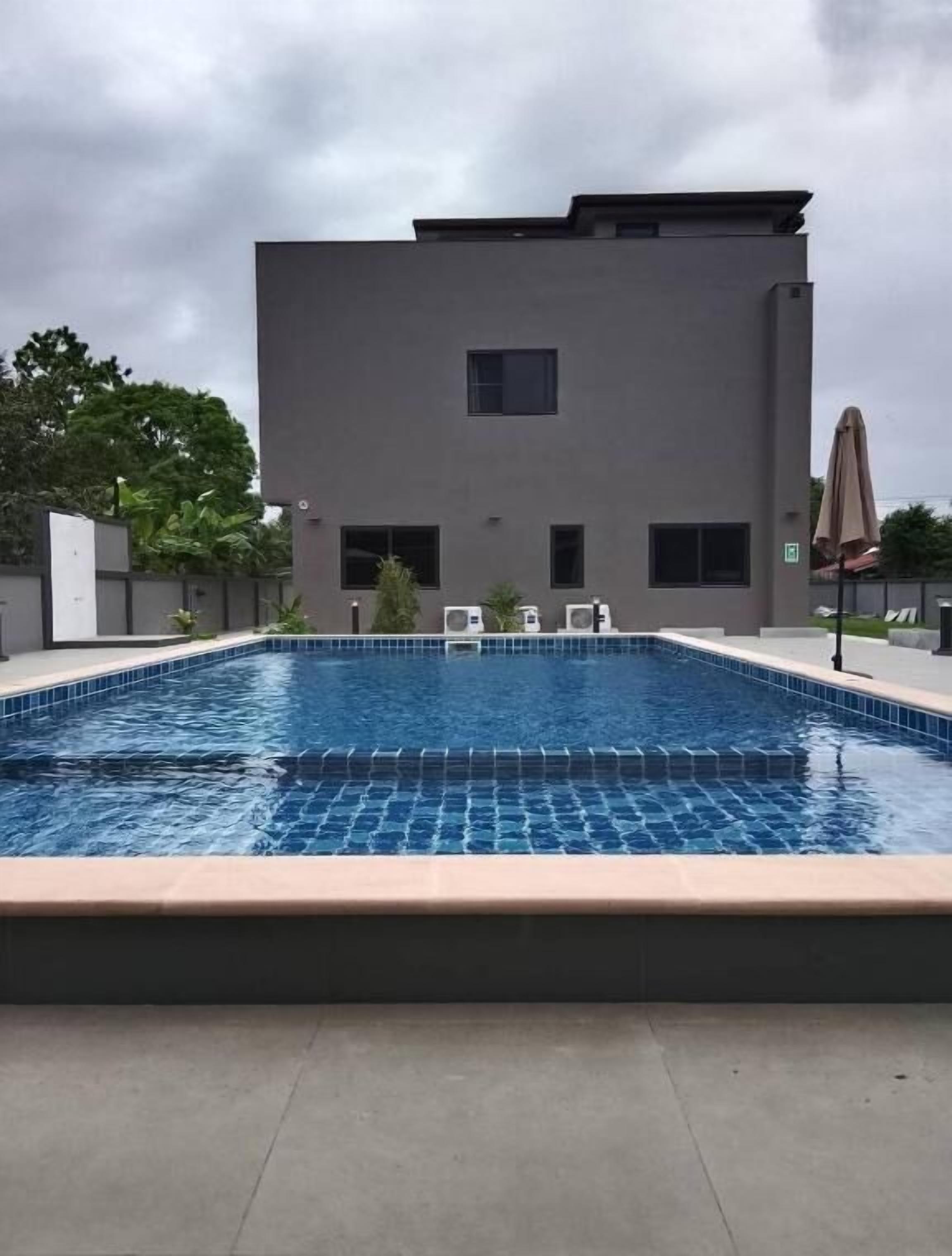 Quarto casal ou duplo standard, sacada | Piscina