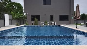 Quarto casal ou duplo standard, sacada | Piscina
