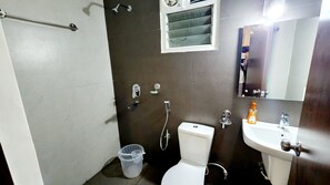 Toallas, jabón, papel de baño 