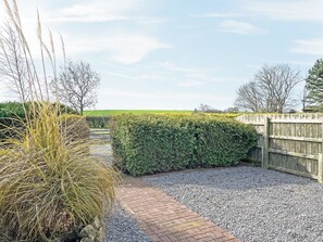 Property grounds - Willow Cottage - UK51376 (Caldwell, Richmond)