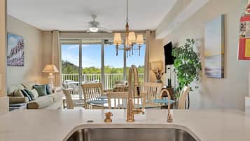 Premier Townhome, 2 Bedrooms, Balcony | Private kitchen