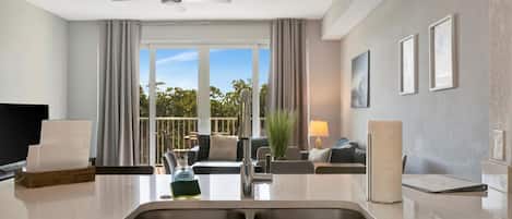 Townhouse – deluxe, 3 soverom, balkong | Eget kjøkken | Kjøleskap, mikrobølgeovn, ovn og kokeplater