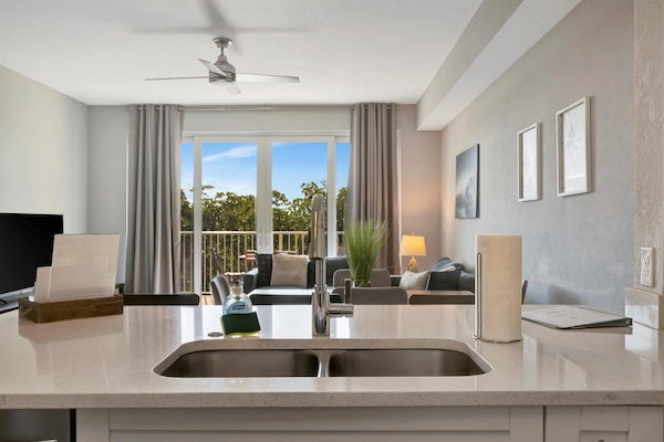 Deluxe Townhome, 3 Bedrooms, Balcony | Private kitchen | Coffee/tea maker, full-size fridge, microwave, oven
