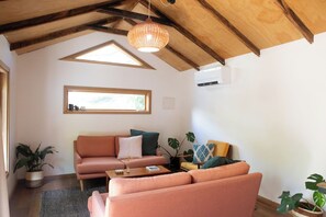 Living area - Hideaway in central Castlemaine (Castlemaine)